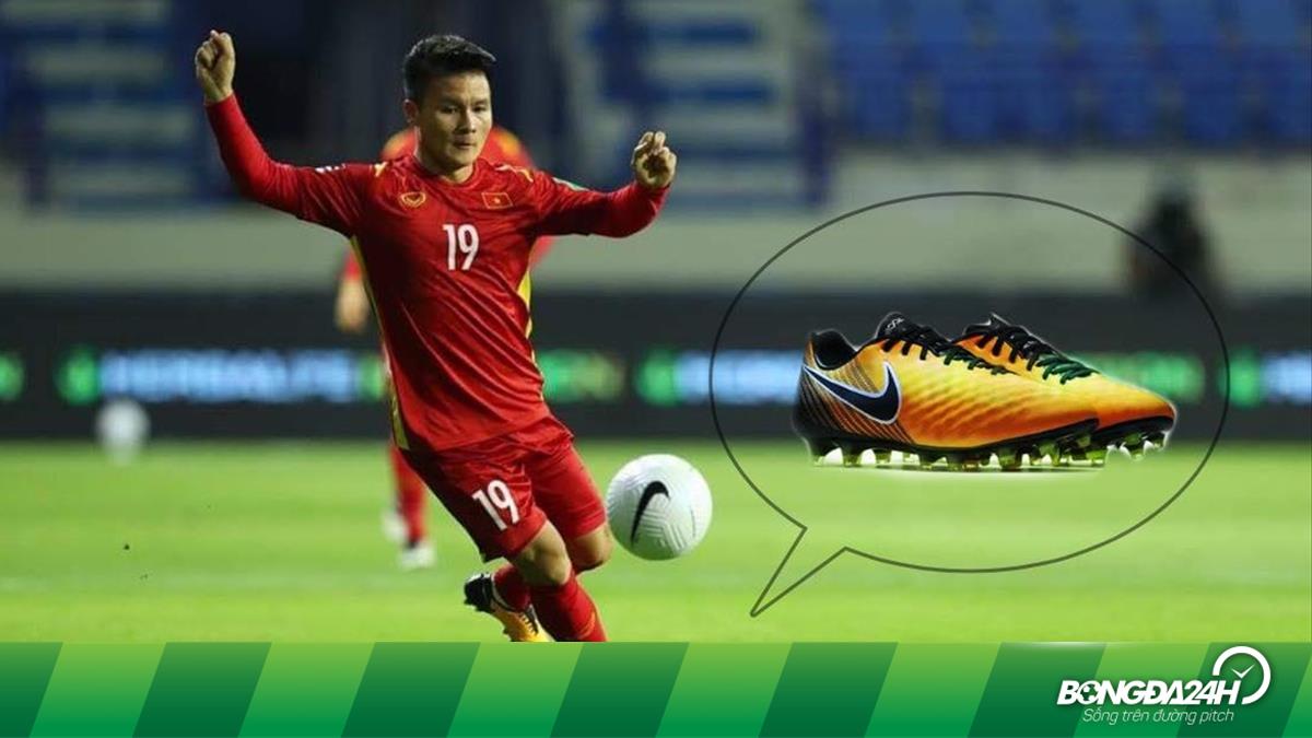 Quang Hải – một tài năng trẻ Việt Nam và là cầu thủ được yêu thích nhất hiện nay, đã chọn một đôi giày đá bóng đặc biệt để tỏa sáng trên sân cỏ. Nếu bạn là fan của Quang Hải và muốn biết thêm về đôi giày mà anh ta đang sử dụng, hãy xem ngay hình ảnh để có thêm thông tin chi tiết nhé!