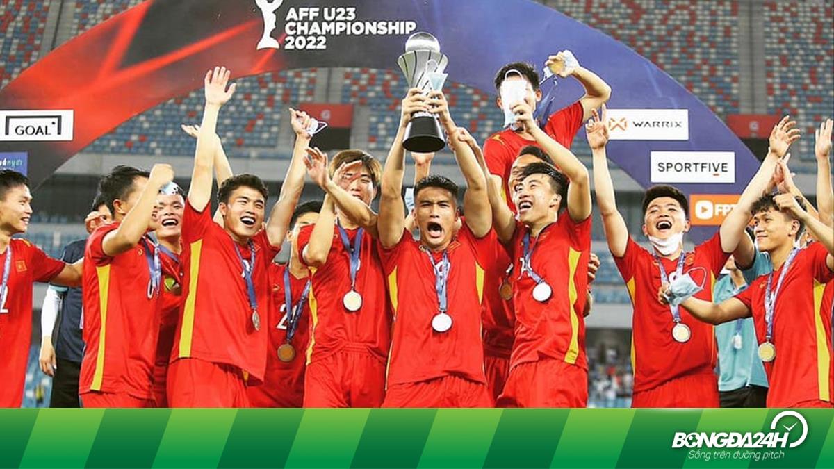 Chuyện bức ảnh biểu tượng của tinh thần dân tộc sau chiến thắng của U23  Việt Nam | Giải Cống hiến