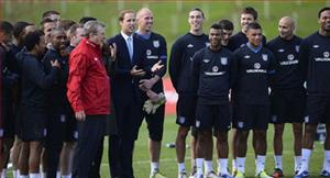 HLV Roy Hodgson phản pháo Vieira: Người ngoài biết gì mà nói