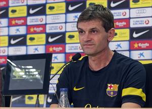 Vilanova không hiểu nổi trọng tài, ủng hộ “thảm họa” Valdes