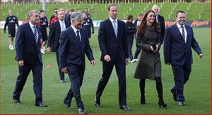 Hoàng tử Anh viếng thăm đại bản doanh của ĐT Anh