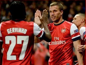 Arsenal: Quên Van Persie đi, đây Podolski - Gervinho!