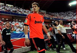 Casillas bảo vệ .... Barca, phản đối ý định mua Radamel Falcao của Mourinho