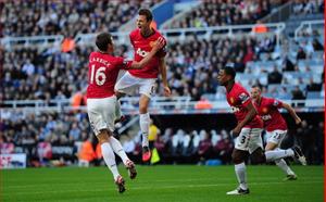 Man Utd vững ngôi nhì bảng: Khủng hoảng là khủng hoảng nào?