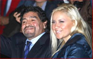 Lộ giới tính con rơi của Diego Maradona: “Cậu bé vàng” lại không nhận con