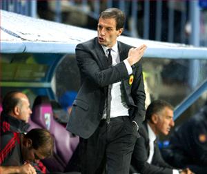 Milan thua trận thứ 3 liên tiếp: Như một tiếng thở hắt