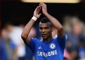 Real nhòm ngó Ashley Cole