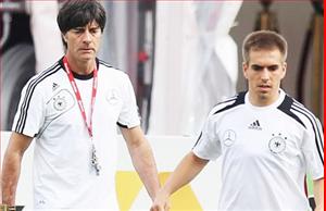 ĐT Đức: HLV Joachim Loew đau đầu về hàng thủ