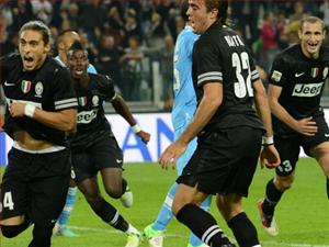 Dự bị lập đại công, Juventus bắt đại địch thủ Napoli phải quy hàng