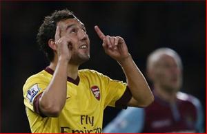 Santi Cazorla: Thầy phù thủy với đôi đũa thần