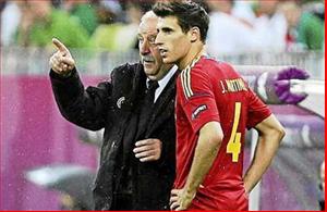 Del Bosque chuẩn bị thành thợ hàn vì hàng thủ
