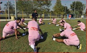 Để cứu thân, đội bóng Hy Lạp bán mình cho... nhà thổ