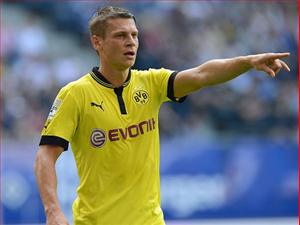 Lắc đầu với nhiều ông lớn, Piszczek gia hạn hợp đồng với Dortmund
