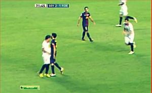 Nạn nhân vụ 'Fabregas đóng kịch' bị treo giò 2 trận
