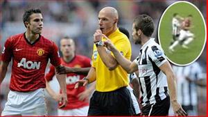 Từ chuyện Van Persie thoát tội: FA thực sự thiên vị Man Utd?