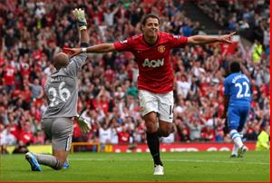 Man Utd nên dùng bộ ba Van Persie - Rooney - Chicharito