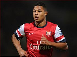 Arsenal sang Đức săn Podolski mới