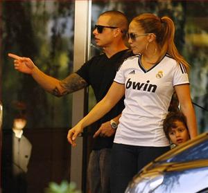 Lady Gaga ngang cơ Jenifer Lopez ở Siêu kinh điển