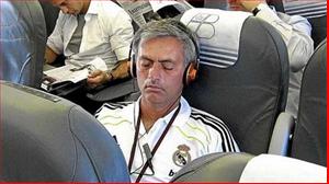 Nhất quyết chọn ghế 10D, Mourinho lòi đuôi mê tín!