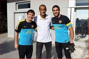 Nhân vật nào may mắn nhận được áo đấu của cả Ronaldo lẫn Messi sau El Clasico?