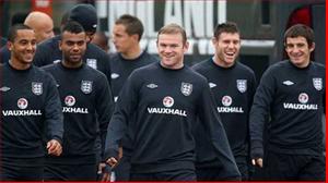 Wayne Rooney chính thức được trao băng thủ quân tuyển Anh
