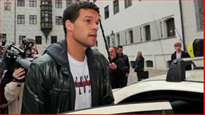 Thất nghiệp, Ballack-vợ-bỏ được giảm tiền phạt