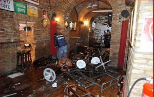 Sốc: CĐV Tottenham bị hooligan đâm trọng thương tại Italia