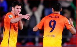 Alexis, chỉ biết chuyền bóng cho Messi là không đủ!