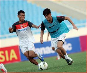 Công Vinh, Minh Đức trở lại sân tập