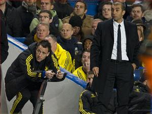 John Terry đang bị “bóc dỡ” khỏi Stamford Bridge?