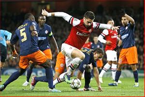 Hàng công Arsenal: Không ghi bàn, Giroud vẫn nguy hiểm