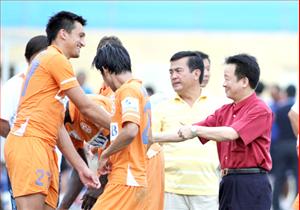 Bầu Hiển và Merlo