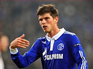 Liverpool muốn thay Suarez bằng... Huntelaar