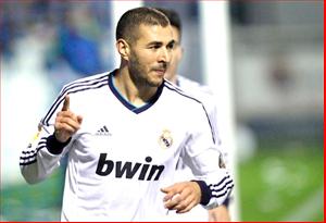 Real Madrid tiến bước: Benzema không chịu thua kém Higuain