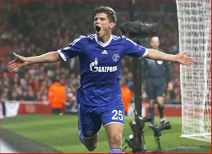 Huntelaar sẽ là Van Persie mới của Arsenal?