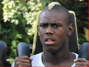 Em trai Balotelli gia nhập đội bóng hạng... 9 của Anh