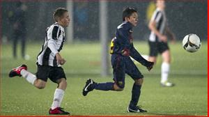 Barcelona vượt mặt Arsenal giành sao 14 tuổi