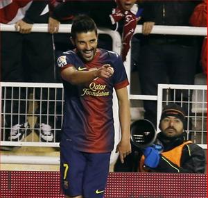 David Villa lại gây áp lực lên Vilanova và Sanchez