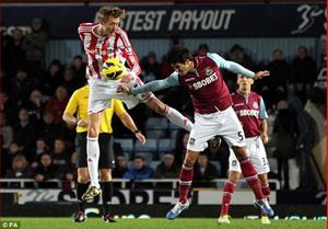 West Ham 1-1 Stoke: Cùng níu chân nhau