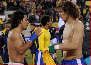 Đối đầu 90 phút, David Luiz đâm ra mê mẩn Falcao