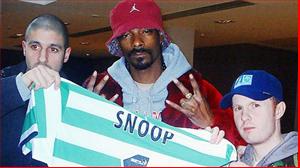 Snoop Dogg muốn đầu tư vào đội bóng đánh bại Barca