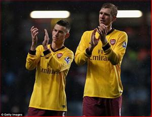Trời mưa tầm tã, Pháo Arsenal không thể nổ trên sân của Aston Villa