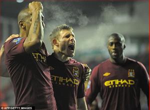 Vượt qua Wigan, Man City tiếp tục bám sát đại kình địch cùng thành phố