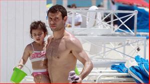 Sợ đạo chích, Mascherano phải bán nhà