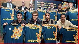 Áo đội tuyển Catalunya bị ném đá vì quá tệ