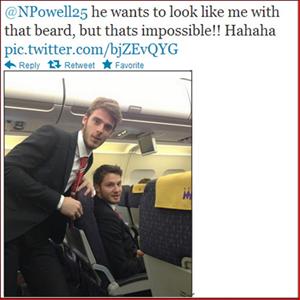 Powell bị De Gea mỉa vì học đòi... để râu