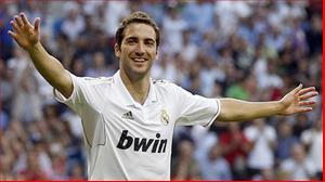 11 điểm kém Barca không phải là vấn đề với Higuain
