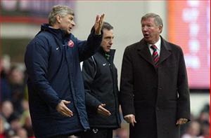 Arsenal dưới tầm Man Utd, Wenger dưới tầm Ferguson!