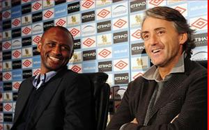 “Man City muốn lớn thì nhìn M.U mà học”
