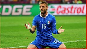 ĐT Italia triệu tập: Đấm Mauri, De Rossi bị loại khỏi Azzurri